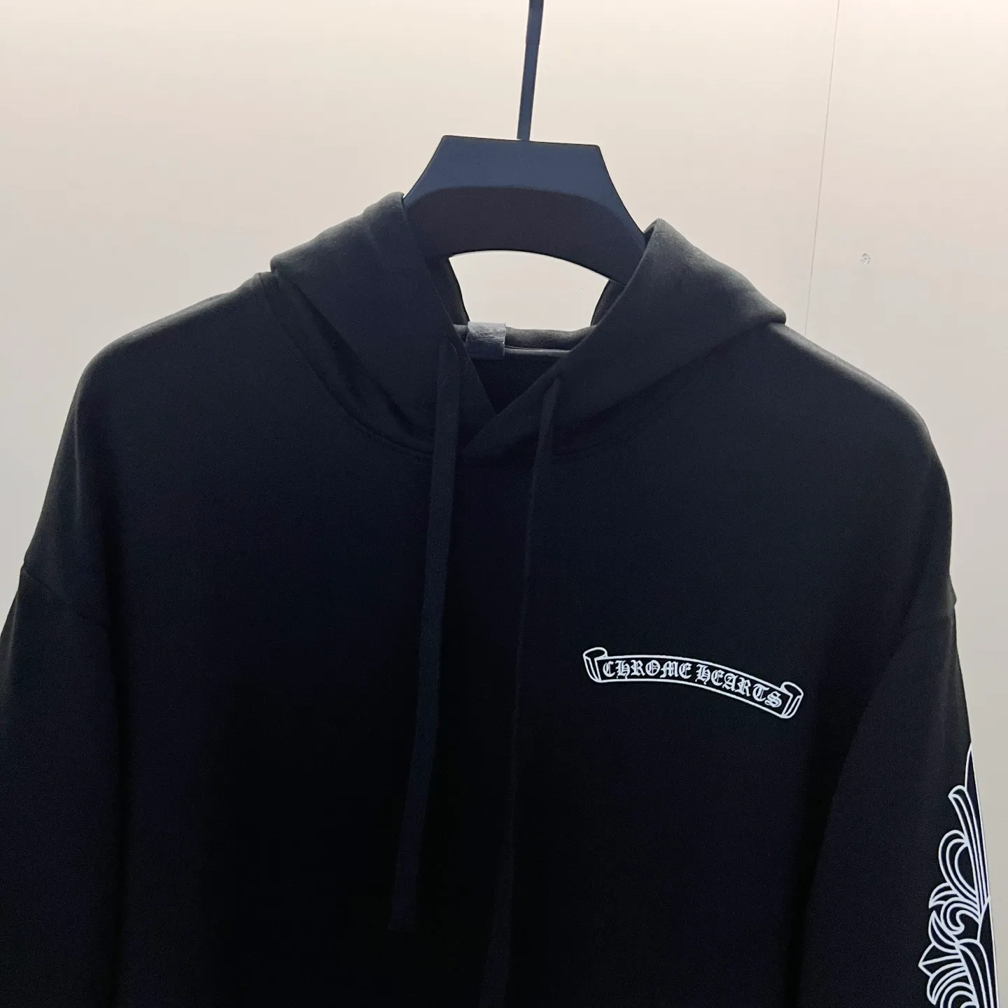 🅿️290 chrome hearts/Chrome Hearts 420g pure cotton hooded sweatshirt Classic Sanskrit hand sleeves printed front and back cross ✝️LOGO logo Official synchronization 1:1 original mold opening Fashion personality Versatile trend Pure original quality Original washed fabric Hang tag Collar label Washed wheat Complete three standards Color: Black. White. Size: XS-L